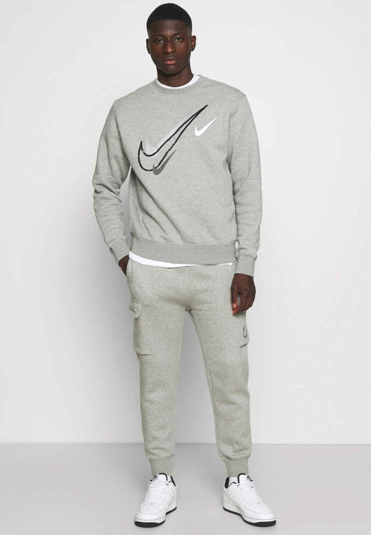 Crew neck new arrivals nike tracksuit